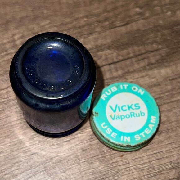 VTG Vicks Vapor Rub Blue Cobalt Glass Jar w/ Twist Metal Cap 2.5"  x 1.5" W #1 - Picture 4 of 7
